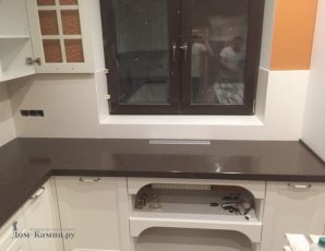 Столешница для кухни из искусственного камня коричневого цвета
