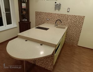 Кухонный остров и стол